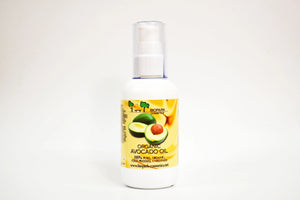 Botella de aceite de aguacate ecológico con una etiqueta sobre fondo blanco