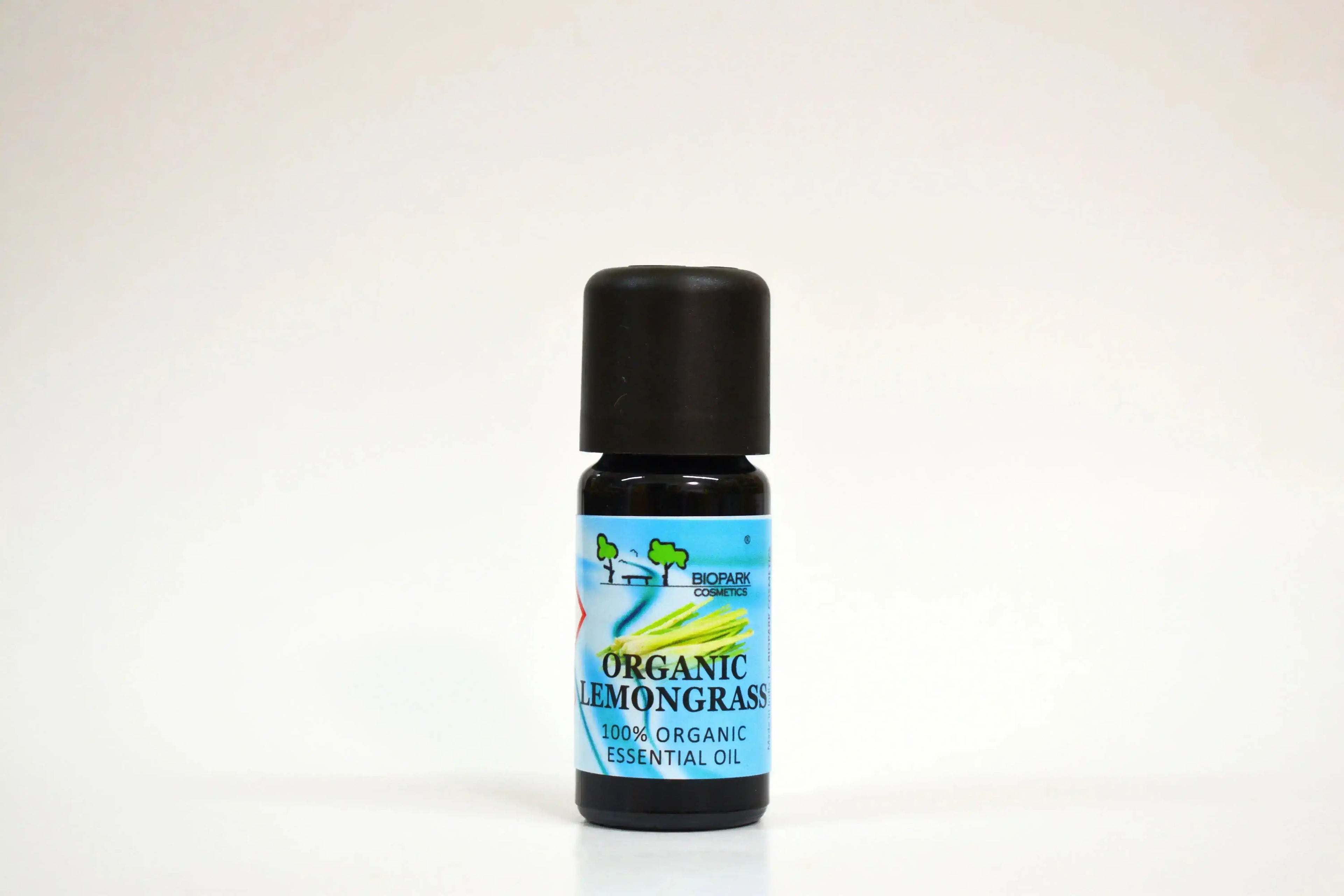 Bote de aceite esencial orgánico de hierba limón sobre fondo blanco